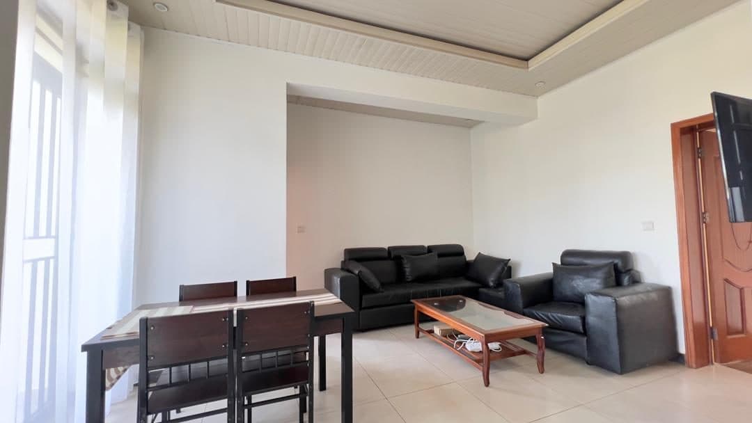 3 Bedroom 3 Bathroom Apartment — photo 1