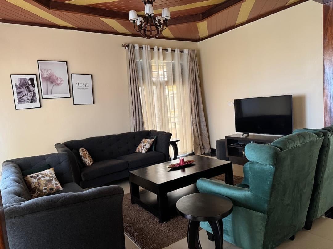 Fully Furnished 3 Bedroom - 2 Bathroom Apartment — photo 1